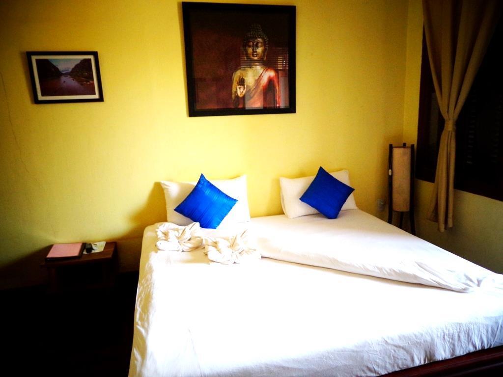 Inthira Thakhek Hotel Exterior photo