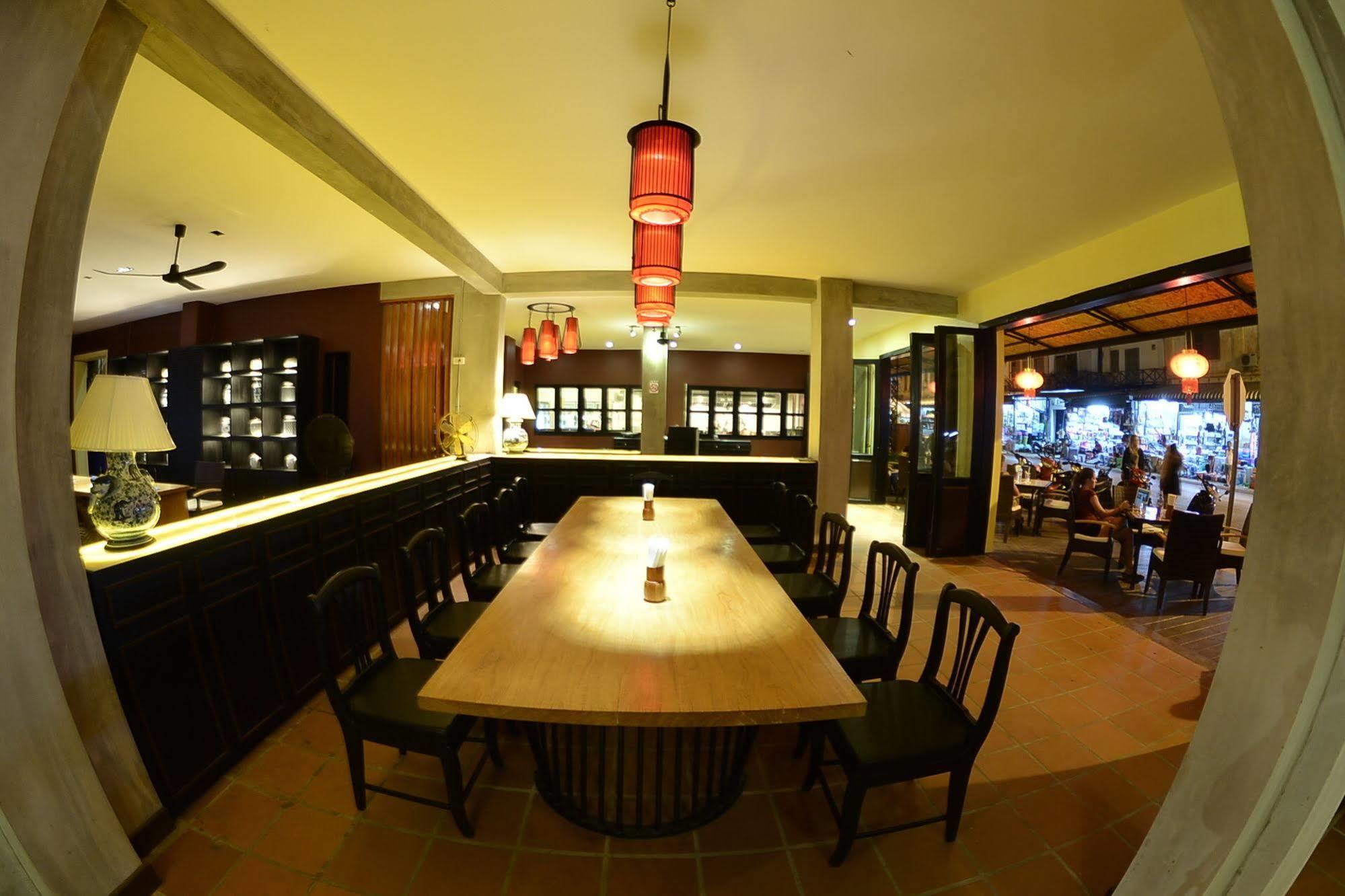 Inthira Thakhek Hotel Exterior photo