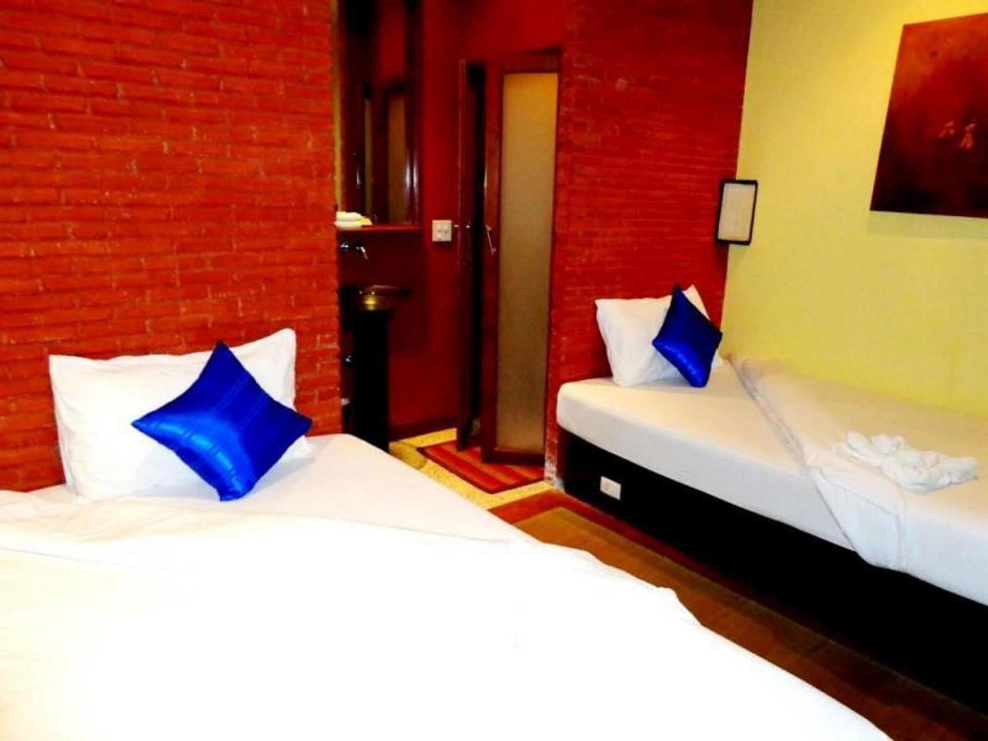 Inthira Thakhek Hotel Exterior photo