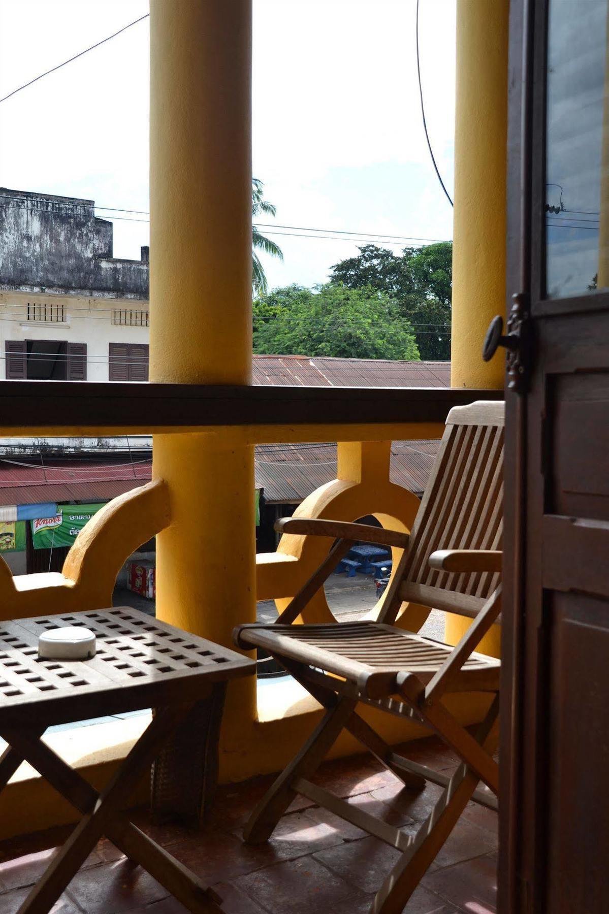 Inthira Thakhek Hotel Exterior photo
