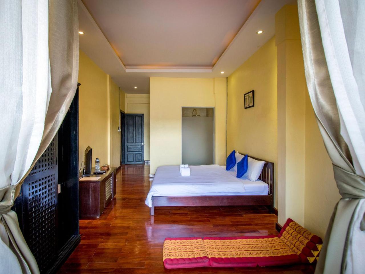 Inthira Thakhek Hotel Exterior photo