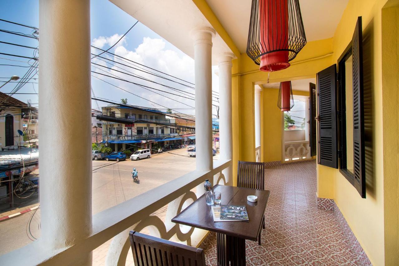 Inthira Thakhek Hotel Exterior photo