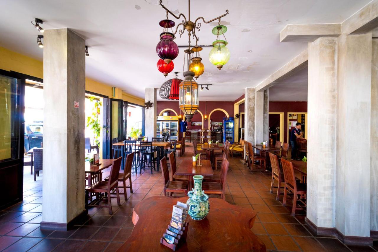 Inthira Thakhek Hotel Exterior photo