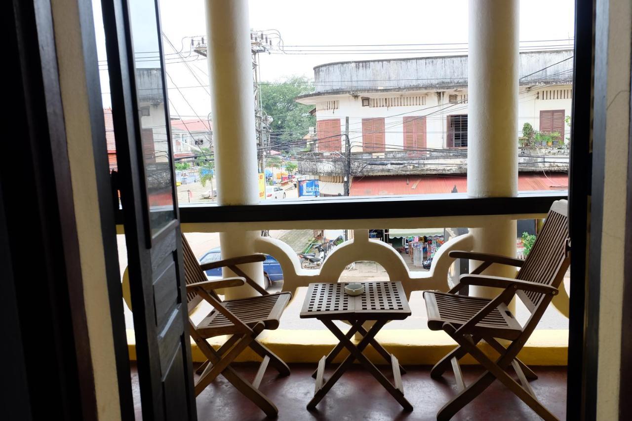 Inthira Thakhek Hotel Exterior photo