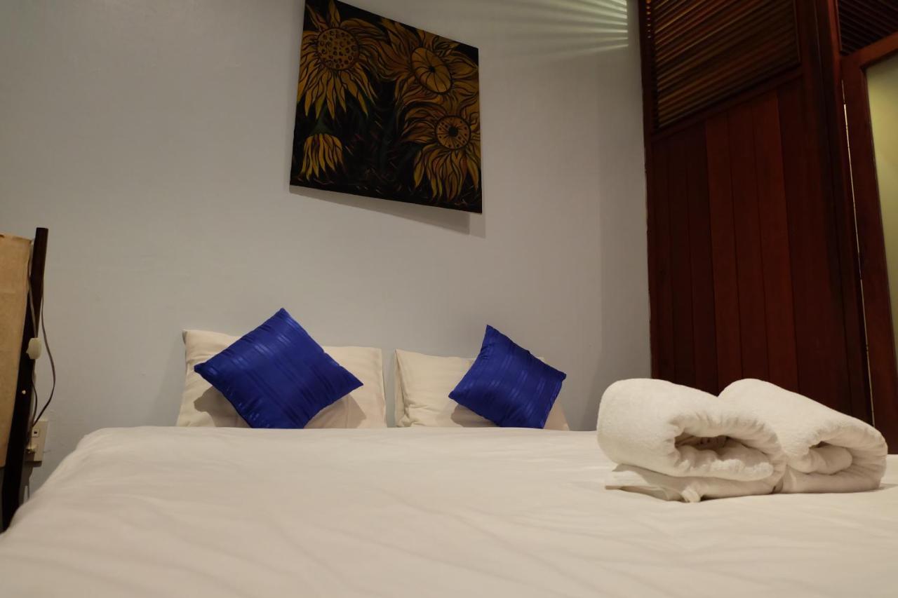 Inthira Thakhek Hotel Exterior photo